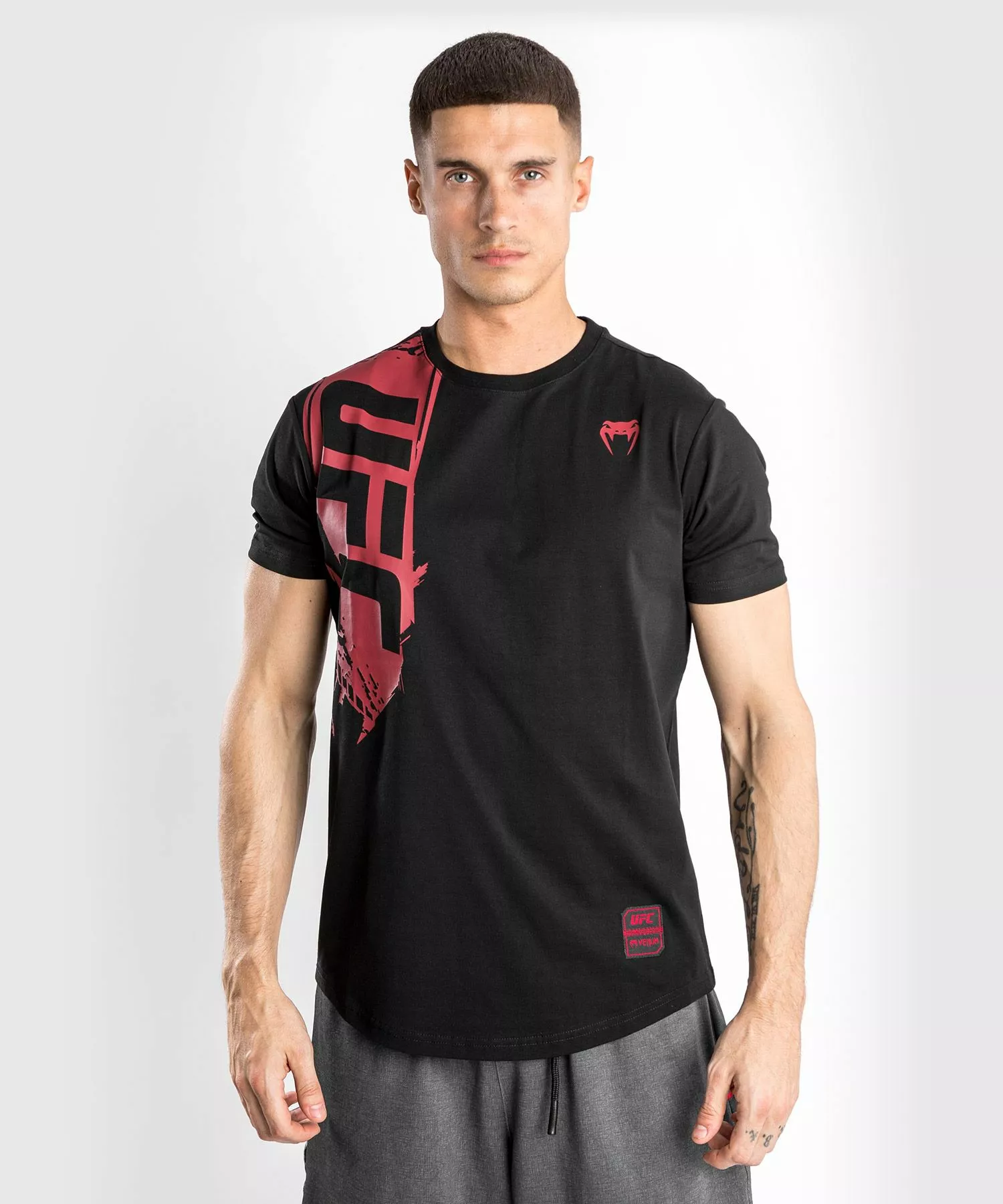 T-Shirt UFC Venum Authentic Fight Week 2.0 - Manches Courtes - Noir/Rouge 6 T-Shirt UFC Venum Authentic Fight Week 2.0 - Manches Courtes - Noir/Rouge – Image 4