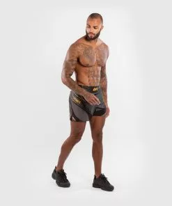 Fightshort Homme UFC Venum Authentic Fight Night - Coupe Courte - Champion -Magasin D'usine Venum 0859f6e51c90acccdc5b60507513ed92d087c4ba VNMUFC 00001 126 10