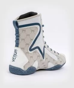 Chaussures De Boxe Venum Elite Evo Monogram – Blanc/Bleu 15 Chaussures De Boxe Venum Elite Evo Monogram – Blanc/Bleu -Magasin D'usine Venum 1b42546ff5fd6ab3939b7392ddc4f1ddf1fbc834 BOXING SHOES MONOGRAM WHITE BLUE 03