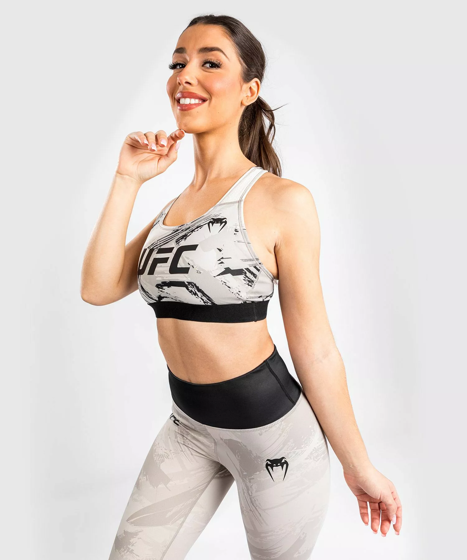 Brassière De Sport Femme UFC Venum Authentic Fight Week 2.0 - Sable/Noir 3 Brassière De Sport Femme UFC Venum Authentic Fight Week 2.0 - Sable/Noir
