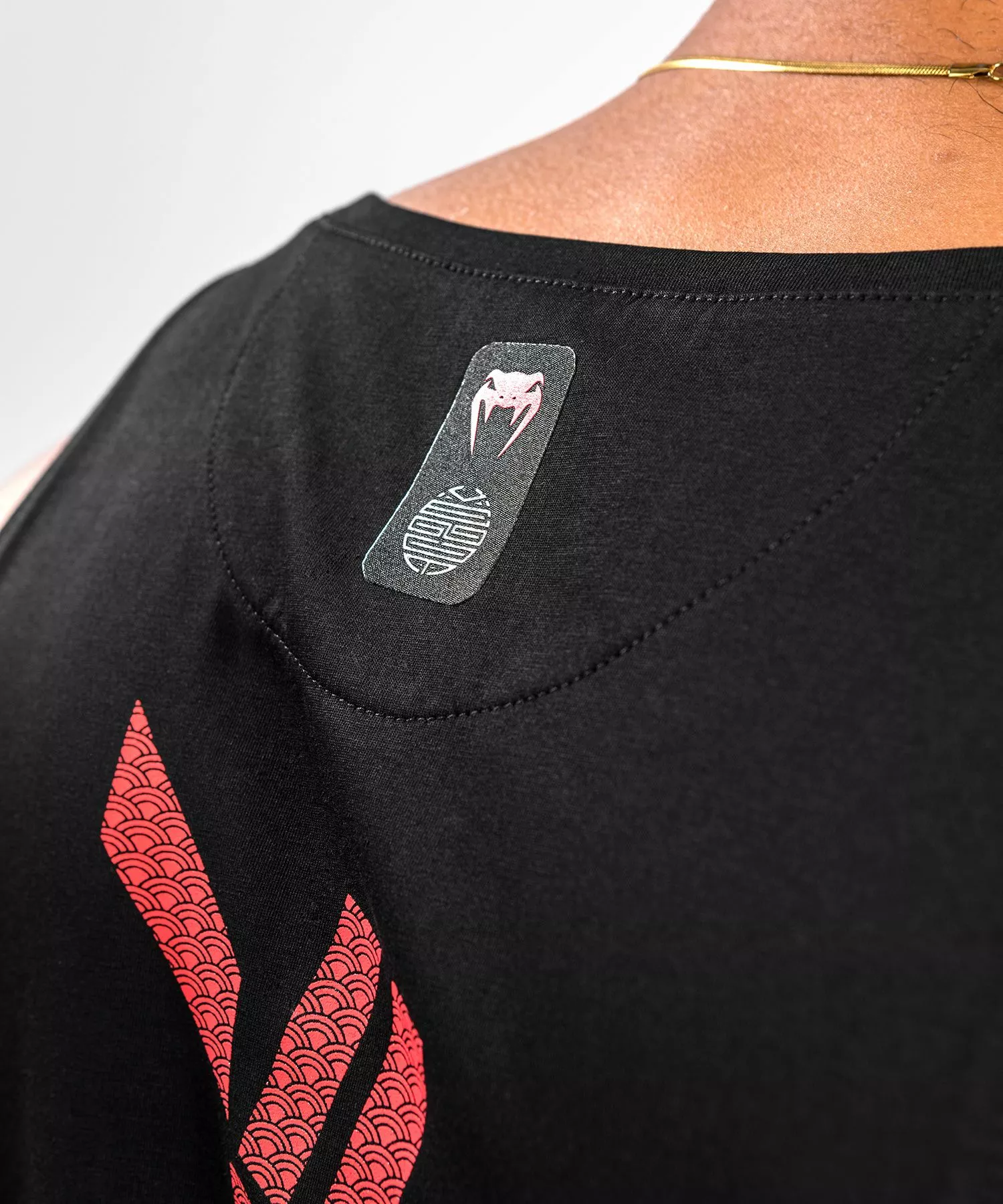 Débardeur Venum Okinawa 3.0 - Noir/Rouge 9 Débardeur Venum Okinawa 3.0 - Noir/Rouge – Image 7