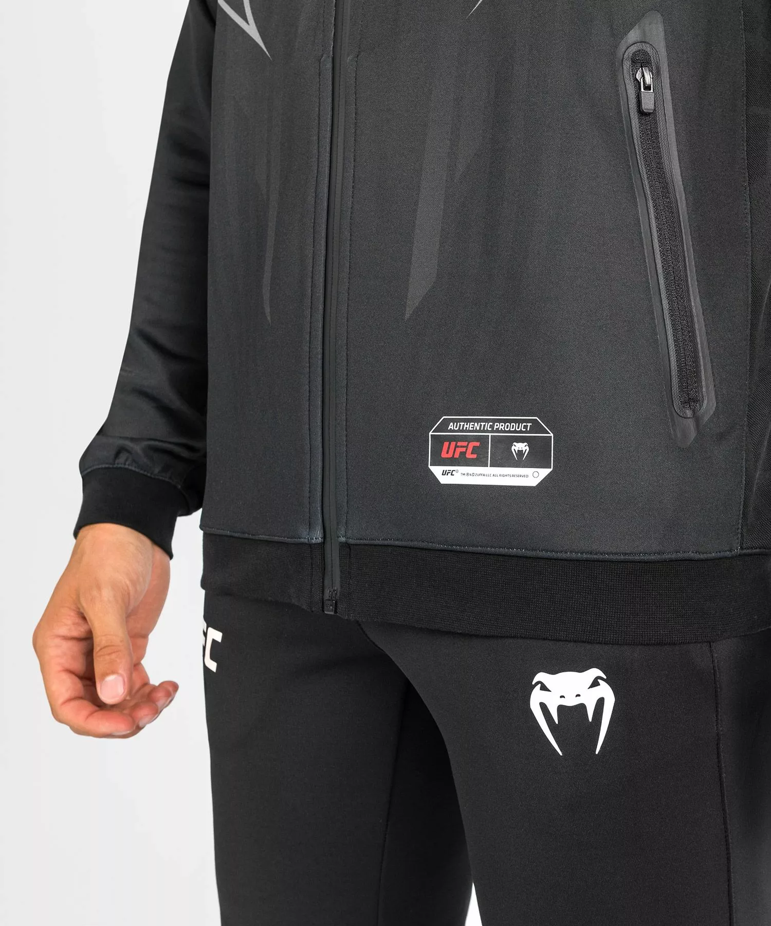 Sweat à Capuche Walkout UFC Venum Authentic Fight Night 2.0 Pour Homme - Noir 9 Sweat à Capuche Walkout UFC Venum Authentic Fight Night 2.0 Pour Homme - Noir – Image 7