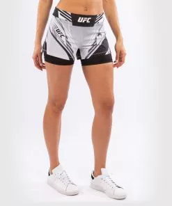 Fightshort Femme UFC Venum Authentic Fight Night - Coupe Courte - Blanc 13 Fightshort Femme UFC Venum Authentic Fight Night - Coupe Courte - Blanc -Magasin D'usine Venum 508a533cb703a1330d81106dda0a340e083e892c VNMUFC 00020 002 03