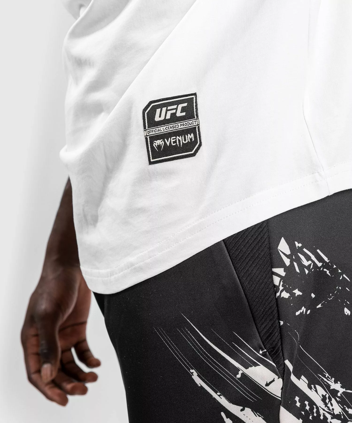T-Shirt UFC Venum Authentic Fight Week 2.0 - Maches Courtes - Blanc/Sable 8 T-Shirt UFC Venum Authentic Fight Week 2.0 - Maches Courtes - Blanc/Sable – Image 6