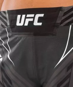 Fightshort Femme UFC Venum Authentic Fight Night - Coupe Courte - Noir -Magasin D'usine Venum 5e8a5bf64f76157a06a54fc1b13cfa597ecbb380 VNMUFC 00020 001 08