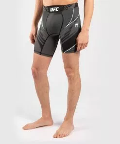 Short De Vale Tudo Homme UFC Venum Authentic Fight Night - Coupe Courte - Noir 11 Short De Vale Tudo Homme UFC Venum Authentic Fight Night - Coupe Courte - Noir -Magasin D'usine Venum 69975b6881145b285ce4a400aeab59dd6bc01963 VNMUFC 00007 001 02