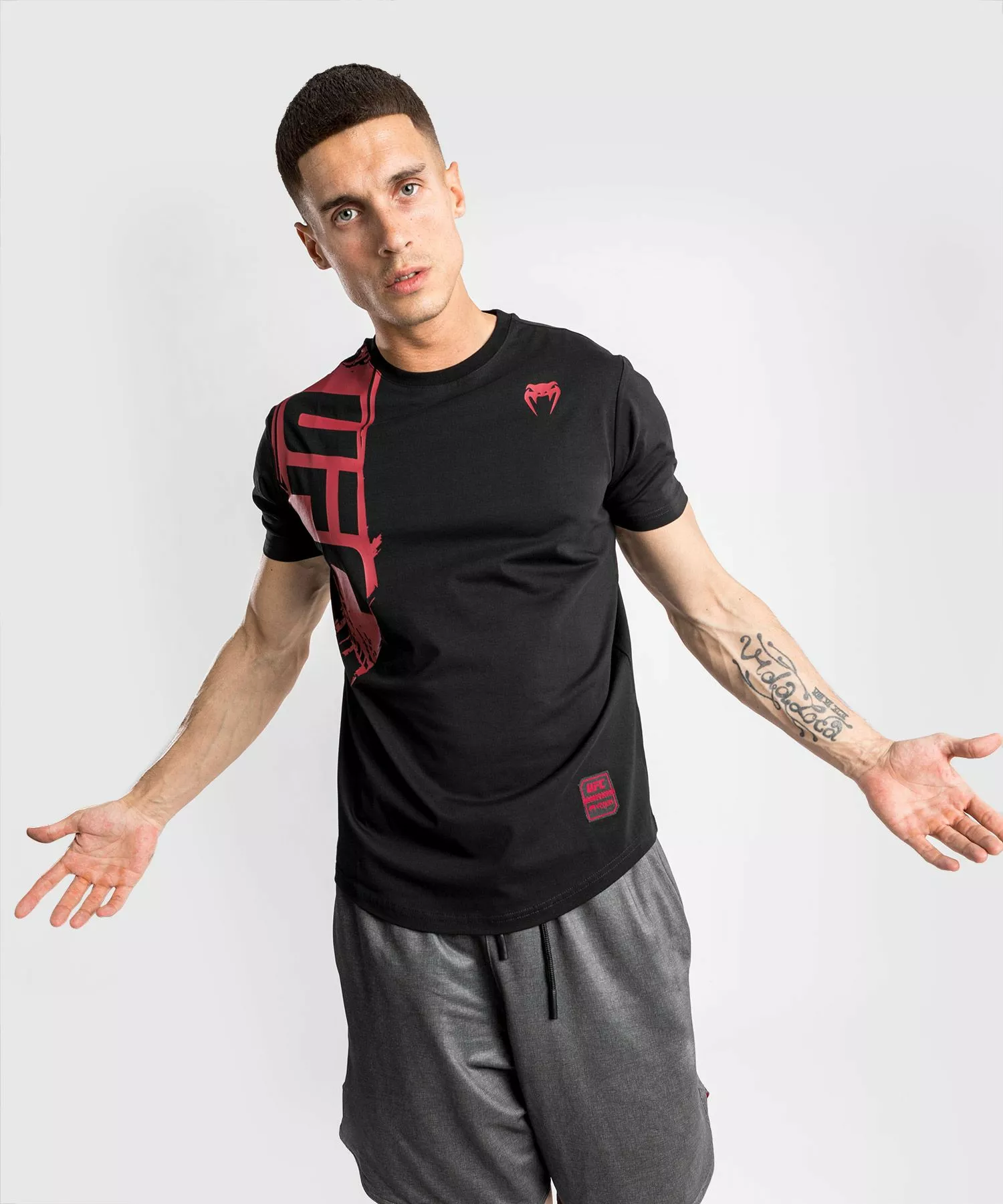 T-Shirt UFC Venum Authentic Fight Week 2.0 - Manches Courtes - Noir/Rouge 3 T-Shirt UFC Venum Authentic Fight Week 2.0 - Manches Courtes - Noir/Rouge