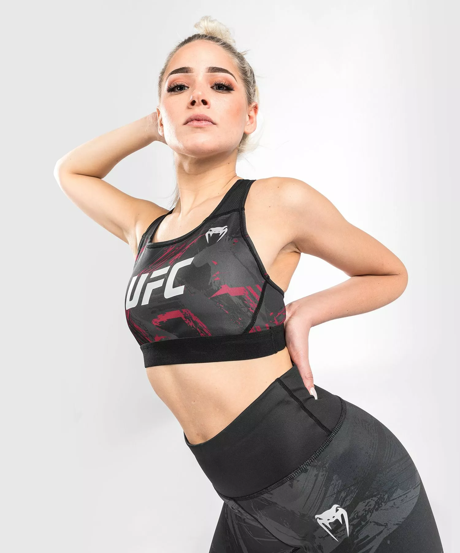Brassière De Sport Femme UFC Venum Authentic Fight Week 2.0 - Noir/Rouge 4 Brassière De Sport Femme UFC Venum Authentic Fight Week 2.0 - Noir/Rouge – Image 2