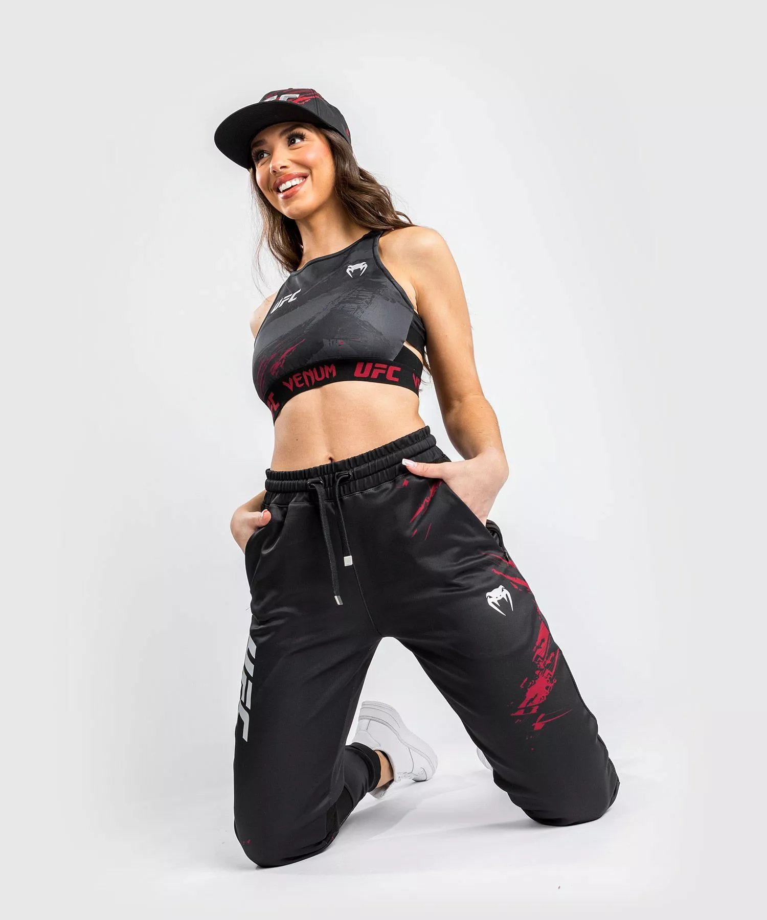 Brassière De Pesée UFC Venum Authentic Fight Week 2.0 - Noir/Rouge 6 Brassière De Pesée UFC Venum Authentic Fight Week 2.0 - Noir/Rouge – Image 4