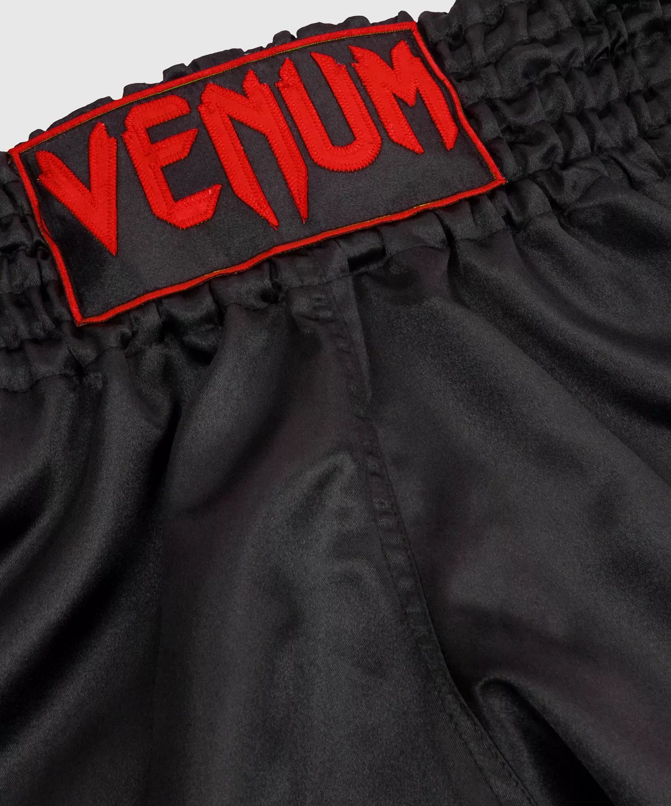 Venum Classic Muay Thai Short - Noir/Rouge 5 Venum Classic Muay Thai Short - Noir/Rouge – Image 3