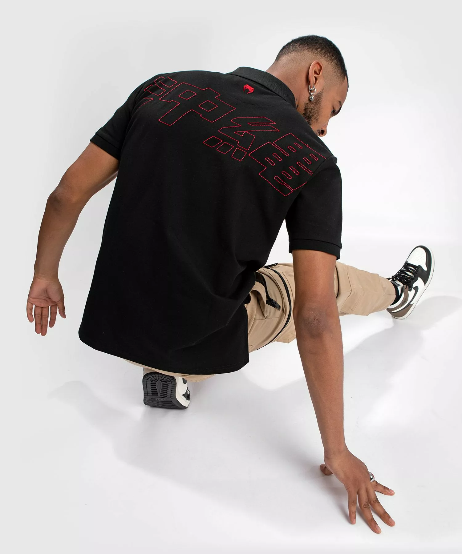 Polo Venum Okinawa 3.0- Noir/Rouge 5 Polo Venum Okinawa 3.0- Noir/Rouge – Image 3