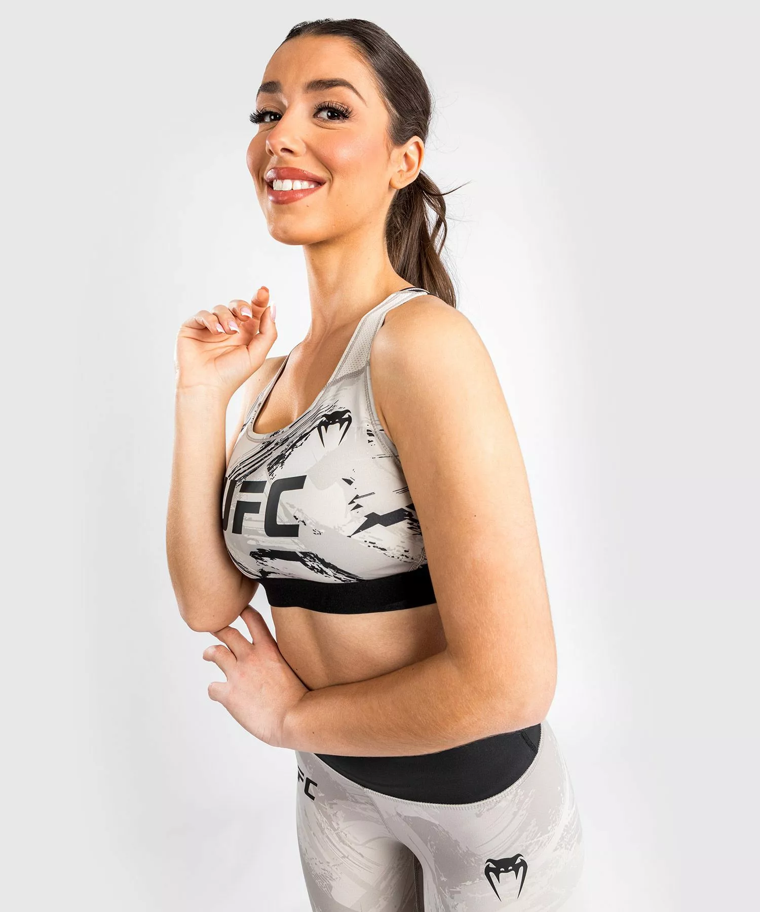 Brassière De Sport Femme UFC Venum Authentic Fight Week 2.0 - Sable/Noir 6 Brassière De Sport Femme UFC Venum Authentic Fight Week 2.0 - Sable/Noir – Image 4