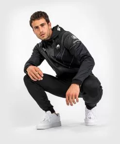 Sweat à Capuche Walkout UFC Venum Authentic Fight Night 2.0 Pour Homme - Noir 10 Sweat à Capuche Walkout UFC Venum Authentic Fight Night 2.0 Pour Homme - Noir -Magasin D'usine Venum c6bc378911b65f0402a8638b95802ca7e6b1fefb VNMUFC 00144 001 05