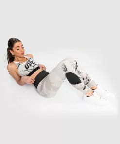 Brassière De Sport Femme UFC Venum Authentic Fight Week 2.0 - Sable/Noir 16 Brassière De Sport Femme UFC Venum Authentic Fight Week 2.0 - Sable/Noir -Magasin D'usine Venum e2252d538afedf0f04b0974beeb378e552b4b300 VNMUFC 00120 040 01