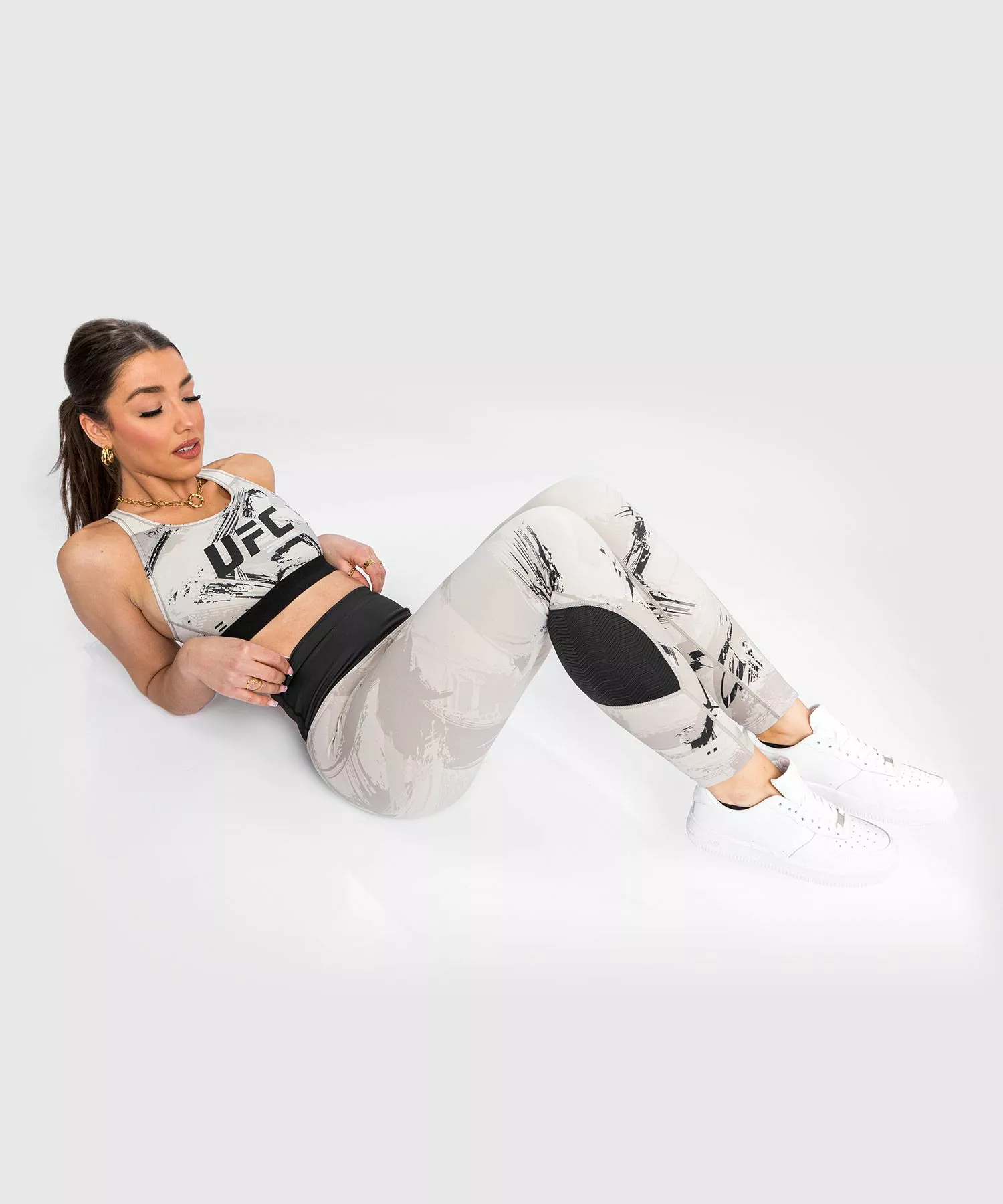 Brassière De Sport Femme UFC Venum Authentic Fight Week 2.0 - Sable/Noir 8 Brassière De Sport Femme UFC Venum Authentic Fight Week 2.0 - Sable/Noir – Image 6