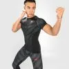 Rashguard Venum Phantom - Manches Courtes - Noir/Rouge -Magasin D'usine Venum e45d0dd736ba45cf76fc8df9163827d8d88196d8 RASH SS PHANTOM 07