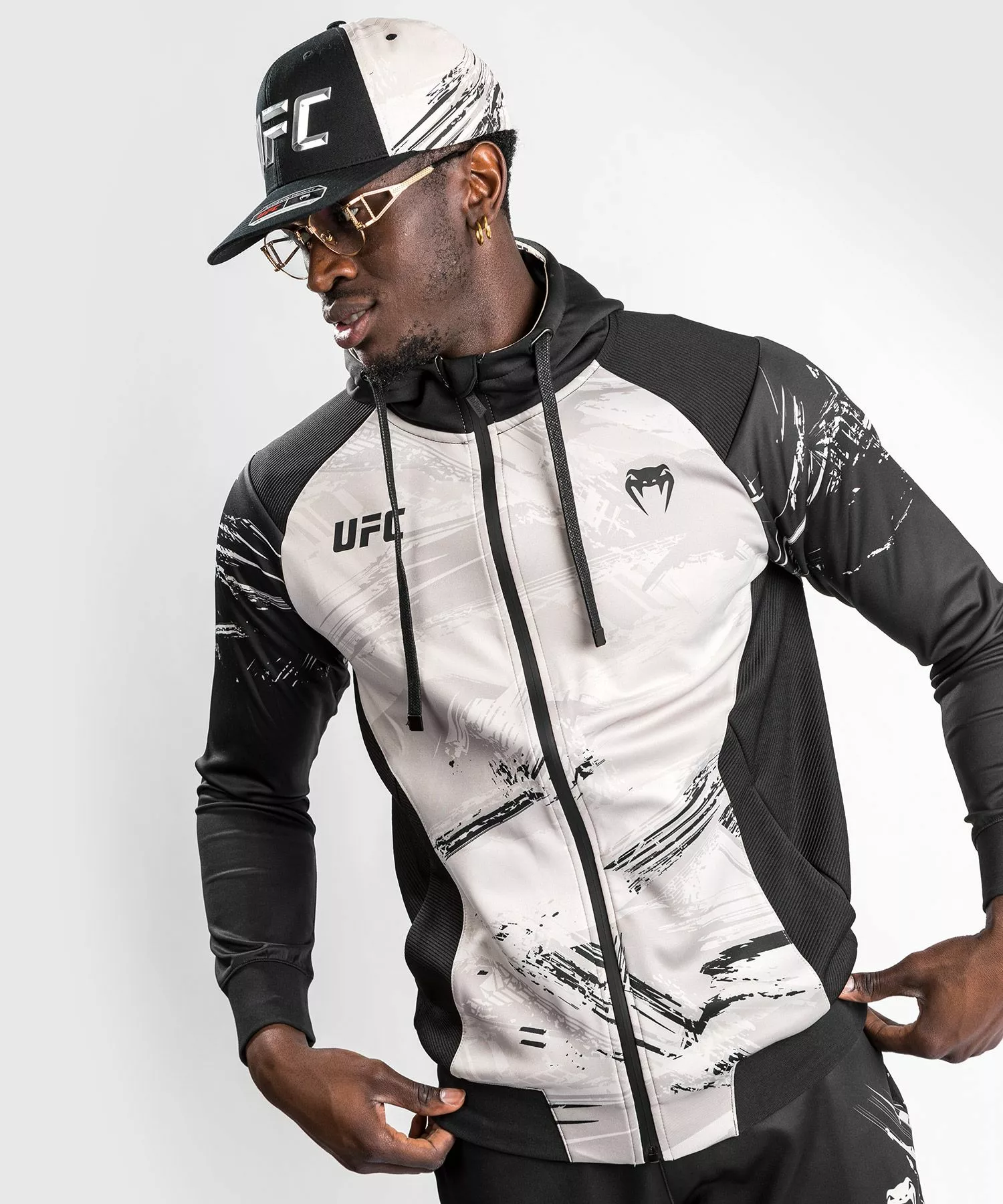 Sweatshirt Zippé Homme UFC Venum Authentic Fight Week 2.0 - Sable 3 Sweatshirt Zippé Homme UFC Venum Authentic Fight Week 2.0 - Sable