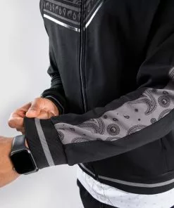 Veste Zippée Venum Cali 34 - Noir 16 Veste Zippée Venum Cali 34 - Noir -Magasin D'usine Venum feb320872f0f077519538bdab7a0e429b9ff3766 JACKETS CALI34 BLACK 5